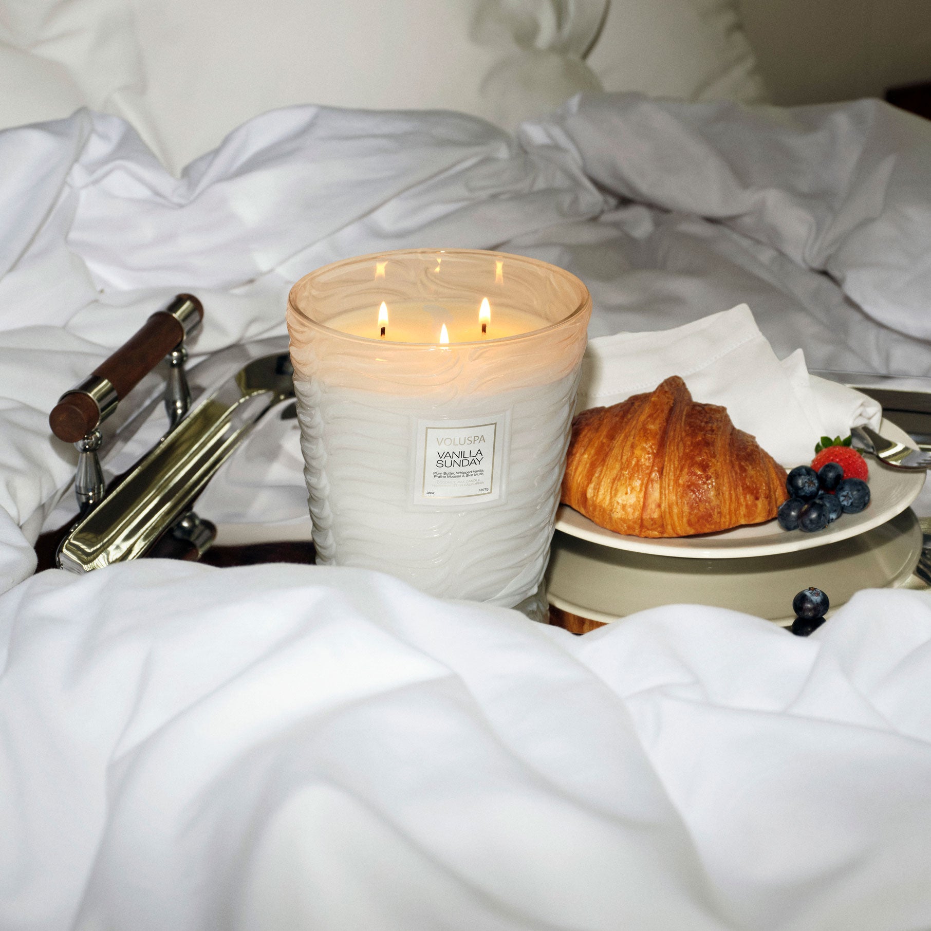 Alternative view of Vanilla Sunday - 3 Wick Hearth Candle