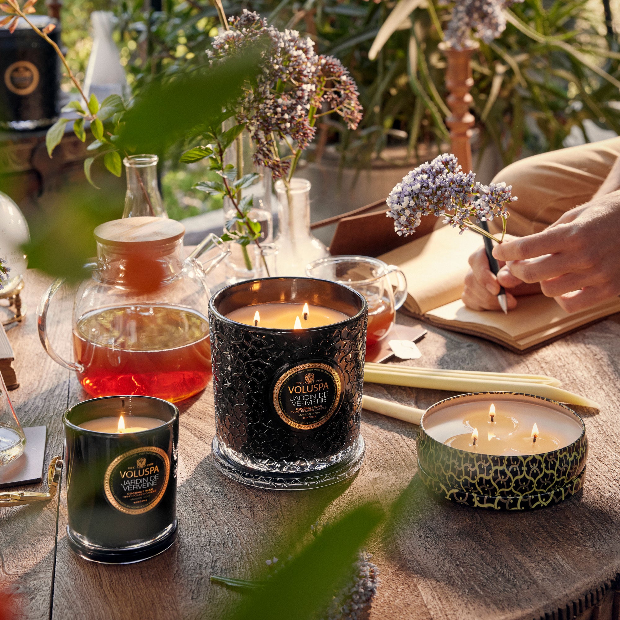 Alternative view of Jardin De Verveine - 3 Wick Tin Candle